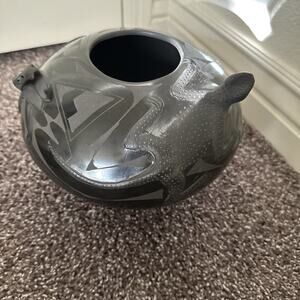 Jose Quezada Signed Mata Ortiz Blackware Clay Pottery Vase Olla Snake
